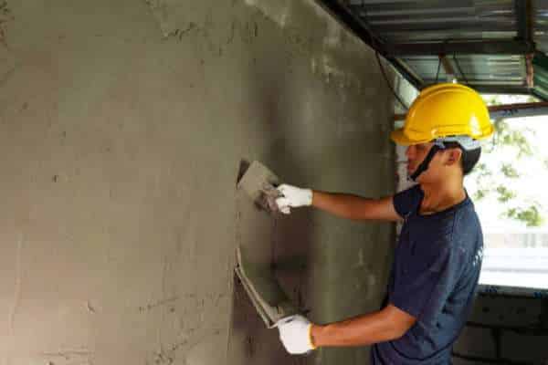 Step-by-step process of applying Rhinolite plaster to a surface.